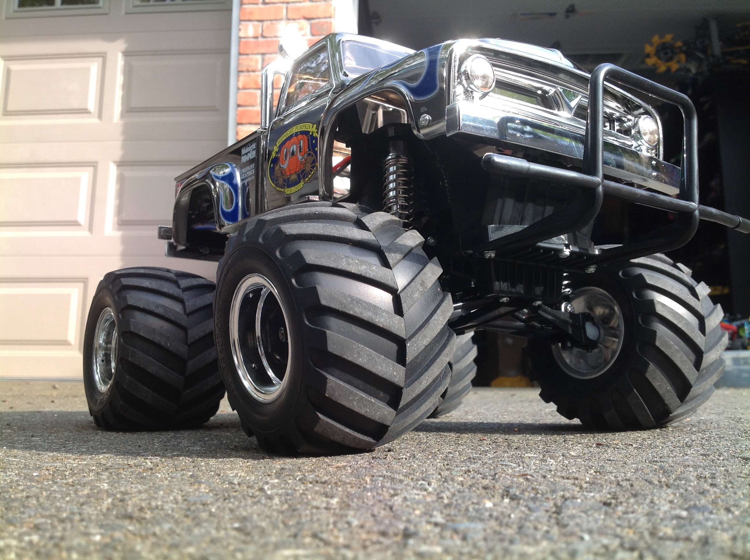 midnight pumpkin monster truck
